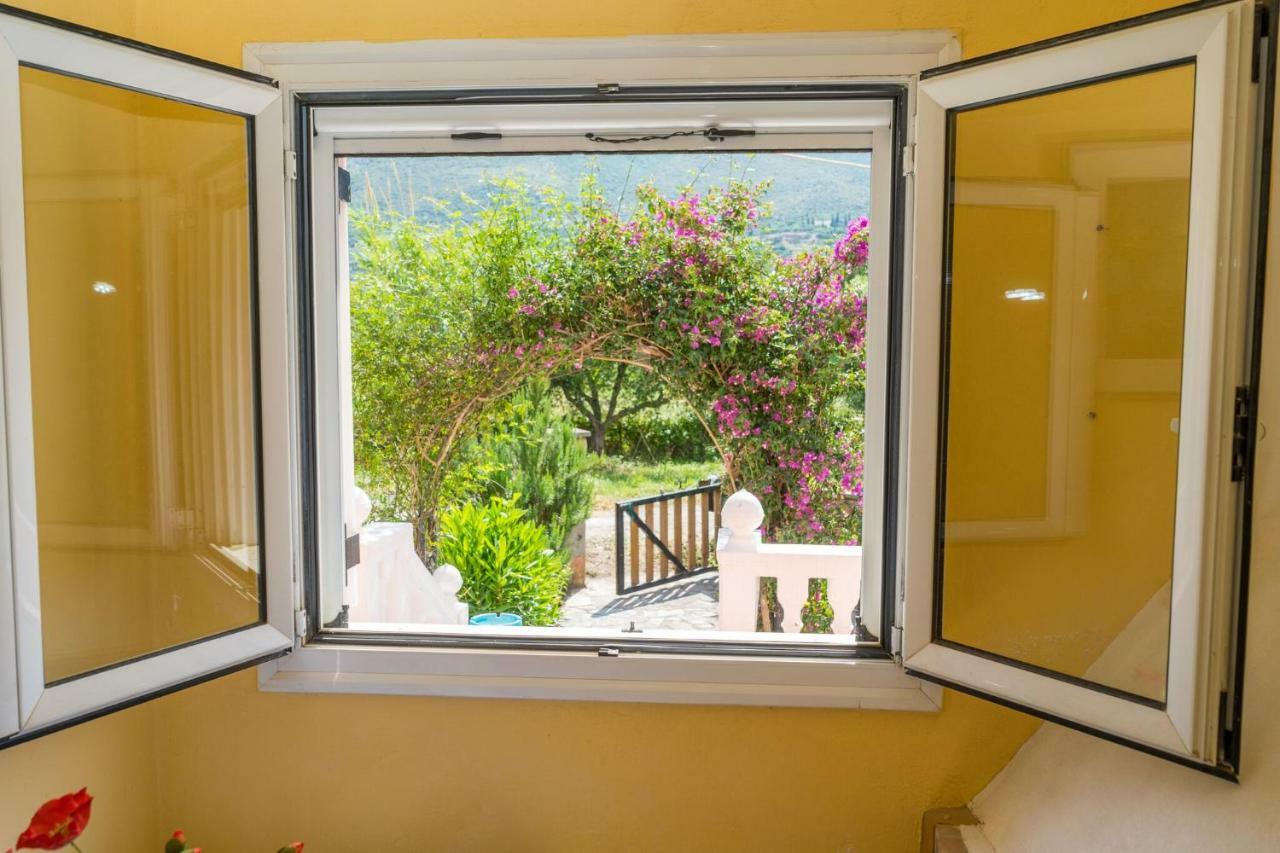 Appartement 2 Bed House With Mountain View à Alykes  Extérieur photo